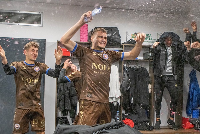 上海双雄出战亚冠 能守住中超对泰超的0.7分优势吗？.